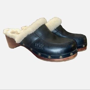 Ugg Kalie Black Leather Sherpa Lined Clogs Size 6